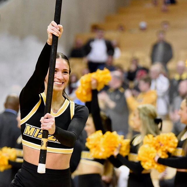 Screaming happy birthday to a special Tiger🐯🌈💕Staff member Rylie has a special place in our hearts. Show her some birthday magic friends! 🦄☺️🥰🥳 &bull;
&bull;
&bull;
&bull;
&bull;#birthday #birthdaygirl #21 #Mizzou #tiger #unicorn #love #magic #