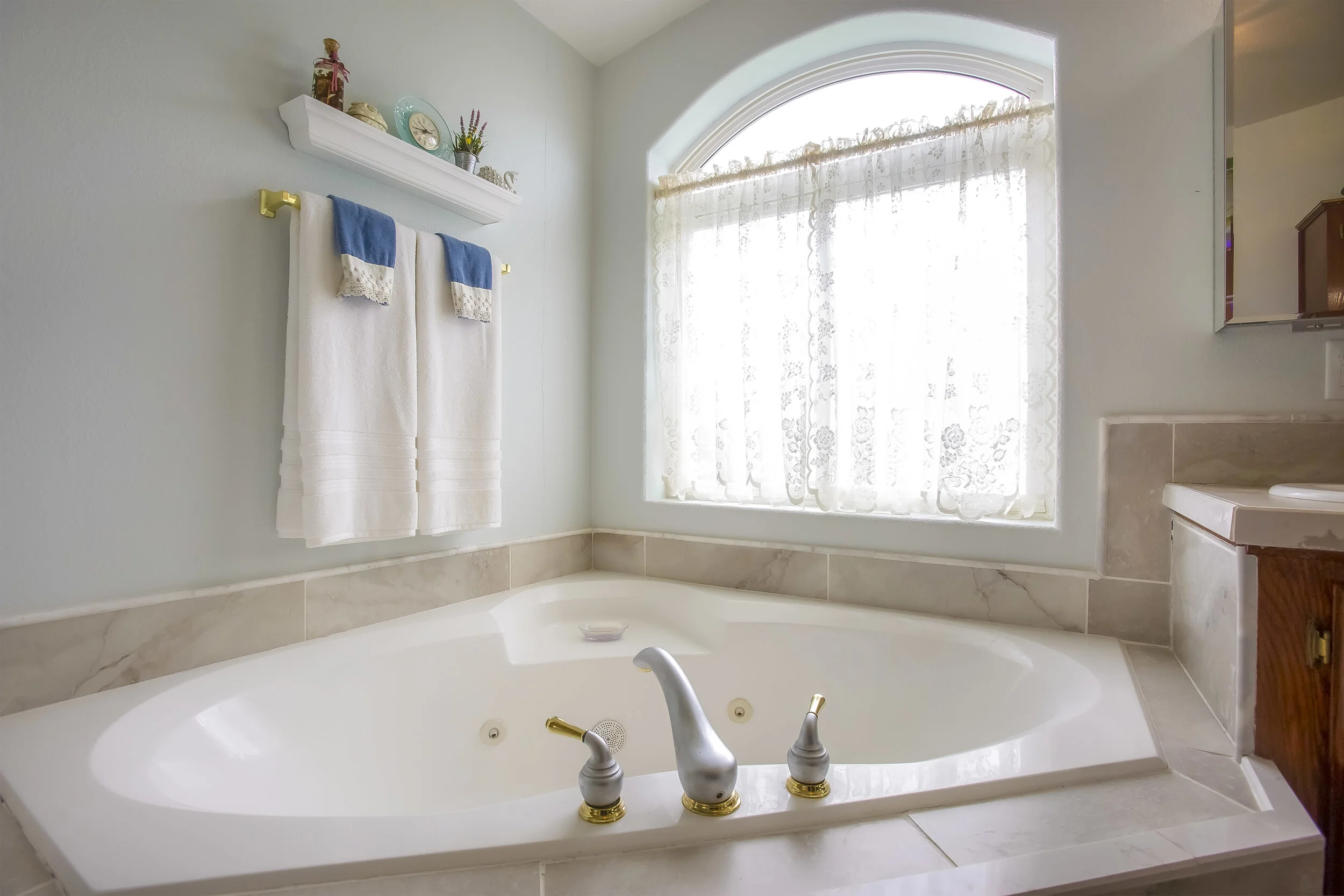 Photo Gallery Drapery Style — Custom Roman Shades