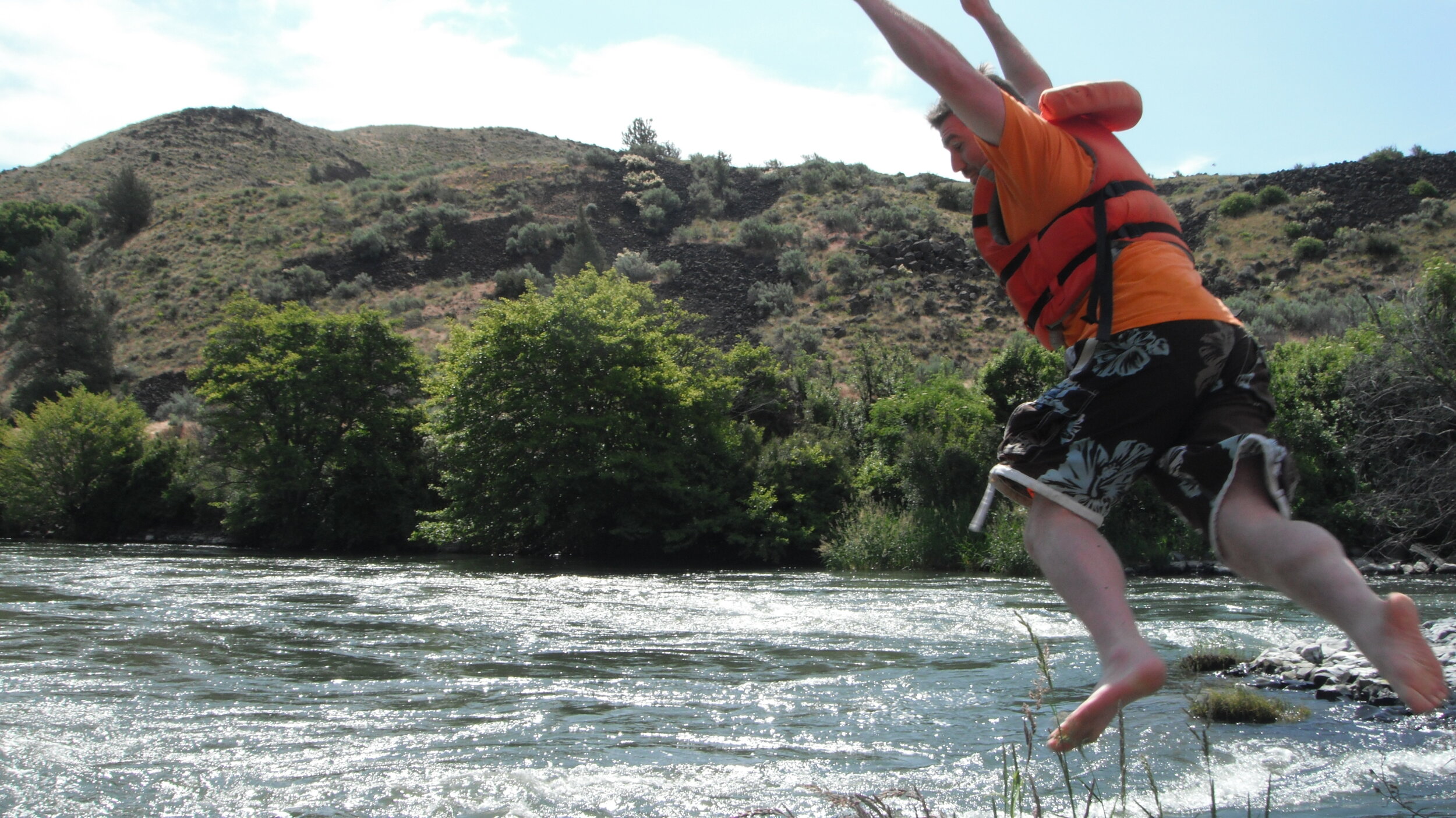 custom_adventures_deschutes_river_jump_spencer.JPG