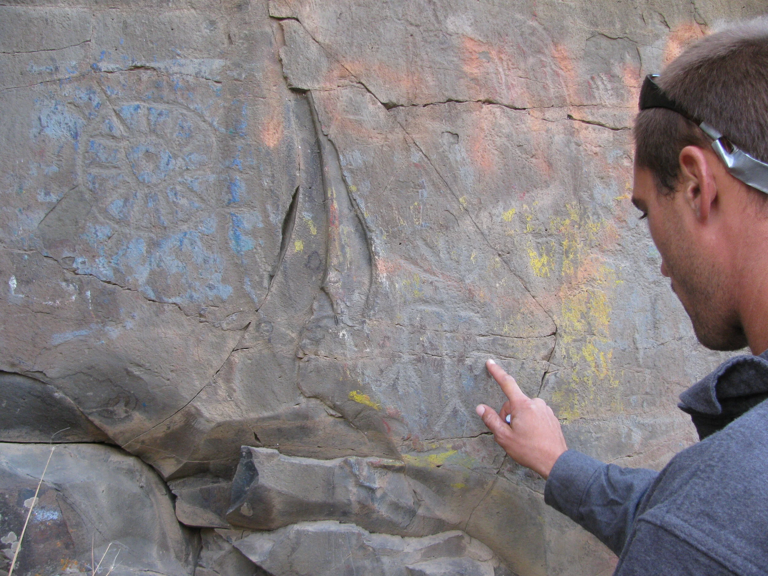 nates_rogue_adventures_petroglyphs_nate.JPG