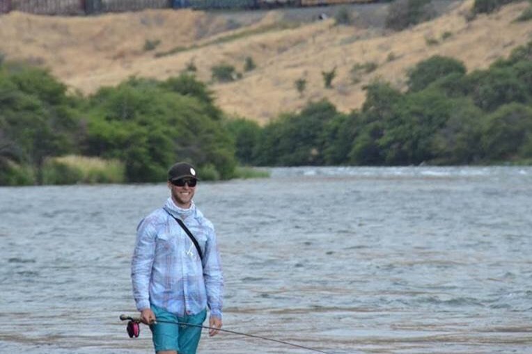 Fly-fishing-Lower-deschutes-river.jpg
