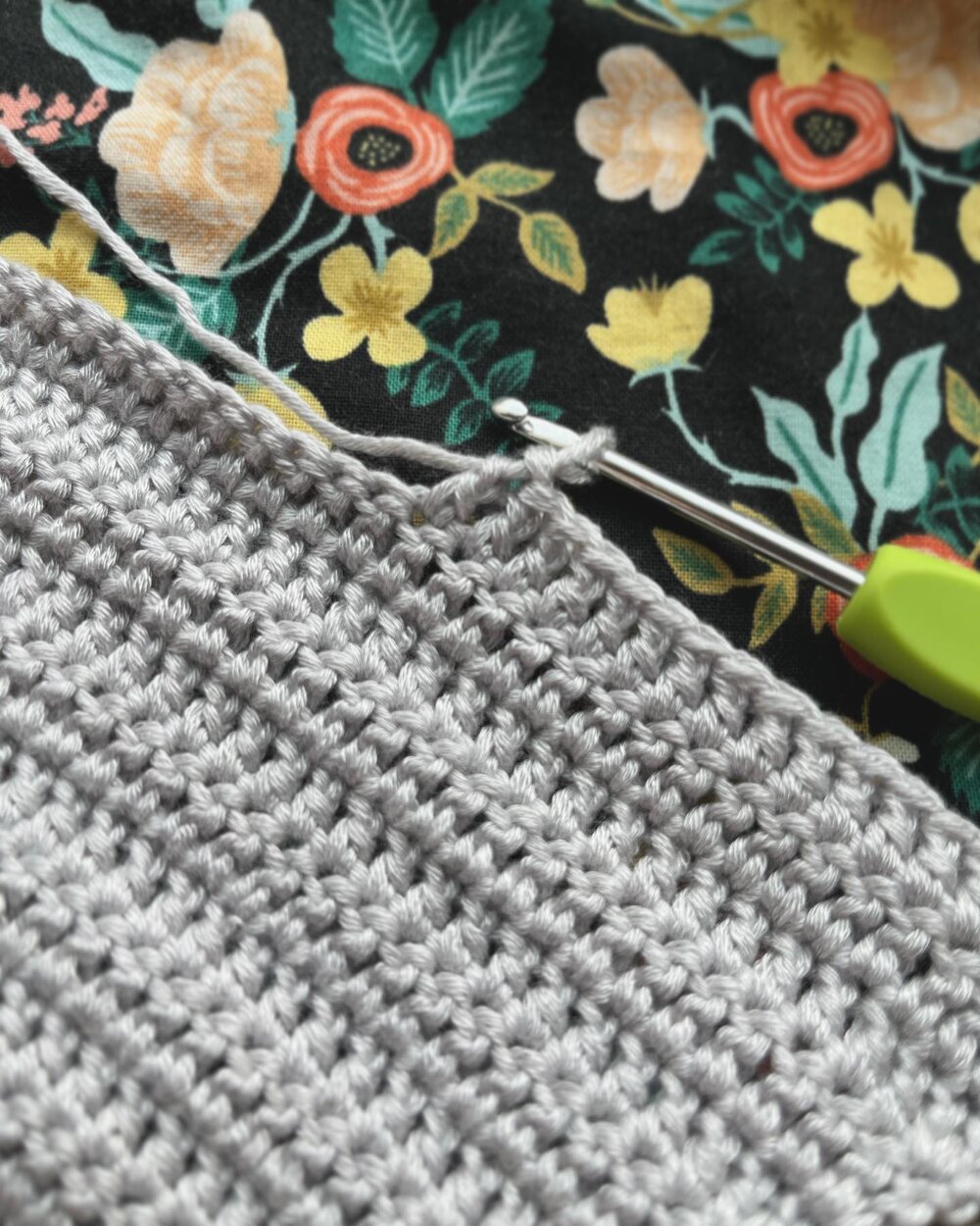 Until a few days ago, I hadn&rsquo;t crocheted anything in weeks. I&rsquo;m really busy with work out of town, and I&rsquo;ve been hardcore binging Grey&rsquo;s Anatomy on Netflix during my evenings - it has been such a restful time!
~
This pretty si