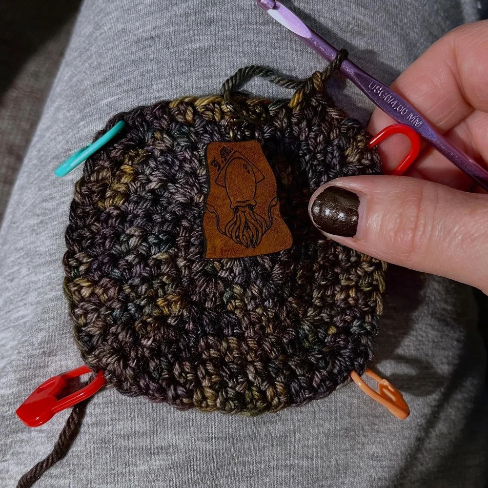 Bit o&rsquo; crochet this Sunday afternoon, while watching football and wondering why my fantasy players keep getting injured. At this point, I&rsquo;m afraid to add anyone else, lest they be cursed. ☠️
~
Pattern: #StevieBeanie DK by @ilovetinderbox,