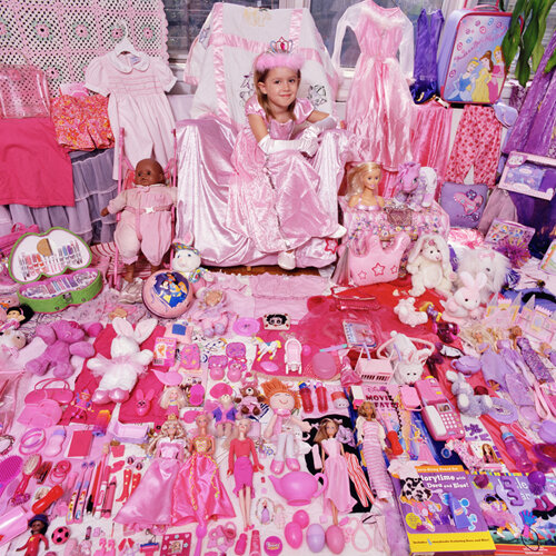  &lt;The Pink Project - Tess and Her Pink Things&gt; Light jet Print, 2006. Courtesy of the artist.   