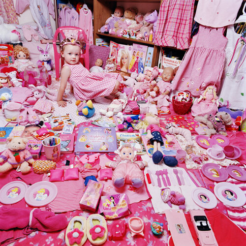  &lt;The Pink Project - Emily and Her Pink Things&gt; Light jet Print, 2005. Courtesy of the artist.  