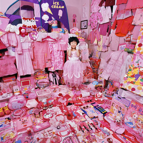 &lt;The Pink Project - Kara-Dayeoun and Her Pink Things&gt; Light jet Print, 2008. Courtesy of the artist.  
