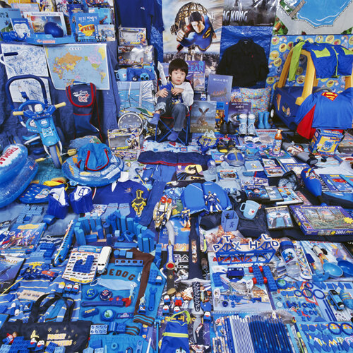  &lt;The Blue Project - Seunghuyk and His Blue Things&gt; Light jet Print, 2007. Courtesy of the artist.  