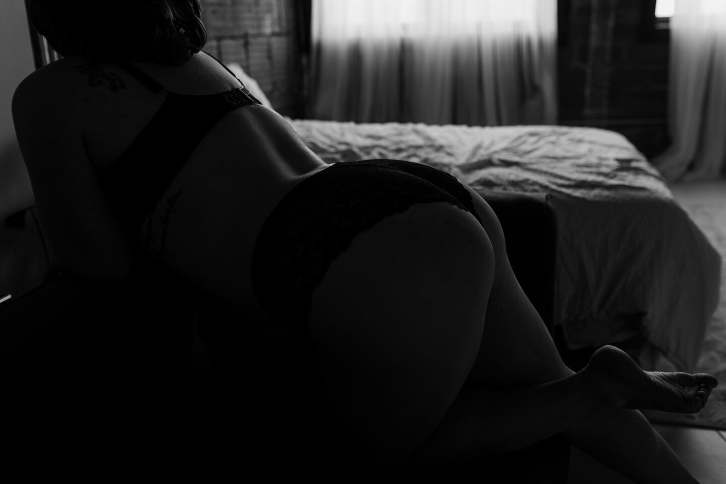 🤍 Tushy Tuesday!⁠
⁠
Want to learn what the Boudoir Experience is all about? Head to the highlights in my profile. ⬆️⁠
⁠
⁠
#lethbridgeboudoirphotographer #lethbridgeboudoirphotography #albertaphotographer  #boudoirphotography #boudoirphotographer #le