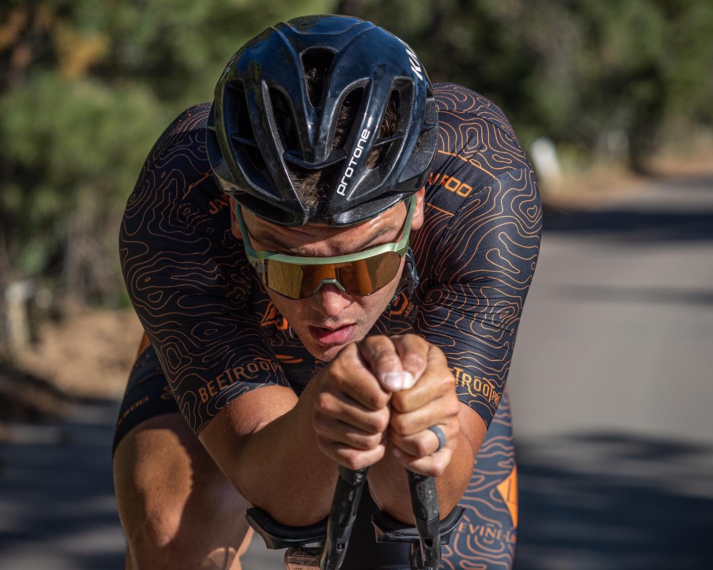 Before I raced a time trial in 36 degrees. 📸 @tlmanderfeldphotography ⁣
.⁣
.⁣
.⁣
.⁣
.⁣
#escarabajos #teamineos #cycling #tdf2020 #colombia #tourdefrance2020 #cyclingphotos #supermanlopez #egan #tourdefrance #tourdefrancia #cyclisme #nairoquintana #t