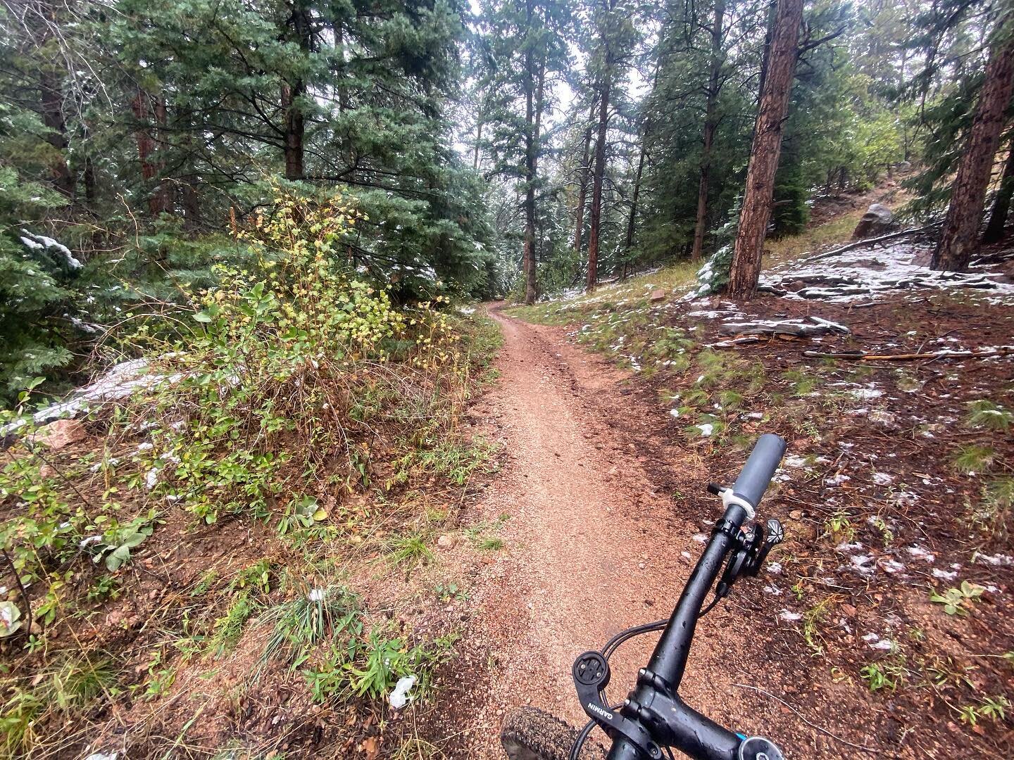 Colorado fall is coming. ❄️ ⛄️ ⁣
.⁣
.⁣
.⁣
.⁣
.⁣
#cyclinglife #fitness #bikes #mountains #bike #mountainbike #enduromtb #mtblove #ciclismo #sport #biking #enduro #instabike #downhillmtb #ride #cyclingpics #trekbikes #cycling #bikelife #downhill #bicic