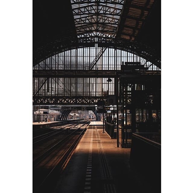 Amsterdam Centraal, Amsterdam
⠀
Definitely not your typical saturday afternoon on Amsterdam Central Station.
⠀
#amsterdam #iamsterdam #amsterdamcity #yumsterdam #amsterdamoost #iamsterdam #printoftheday #photography#amsterdamshots #amsterdamprints #a