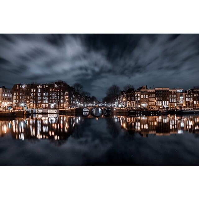 Amstel, Amsterdam
⠀
Bright lights, city nights!
⠀
In which room would you hang this print?
⠀
#amsterdam #iamsterdam #amsterdamcity #yumsterdam #amsterdamoost #iamsterdam #printoftheday #photography#amsterdamshots #amsterdamprints #amsterdamwelcome #j