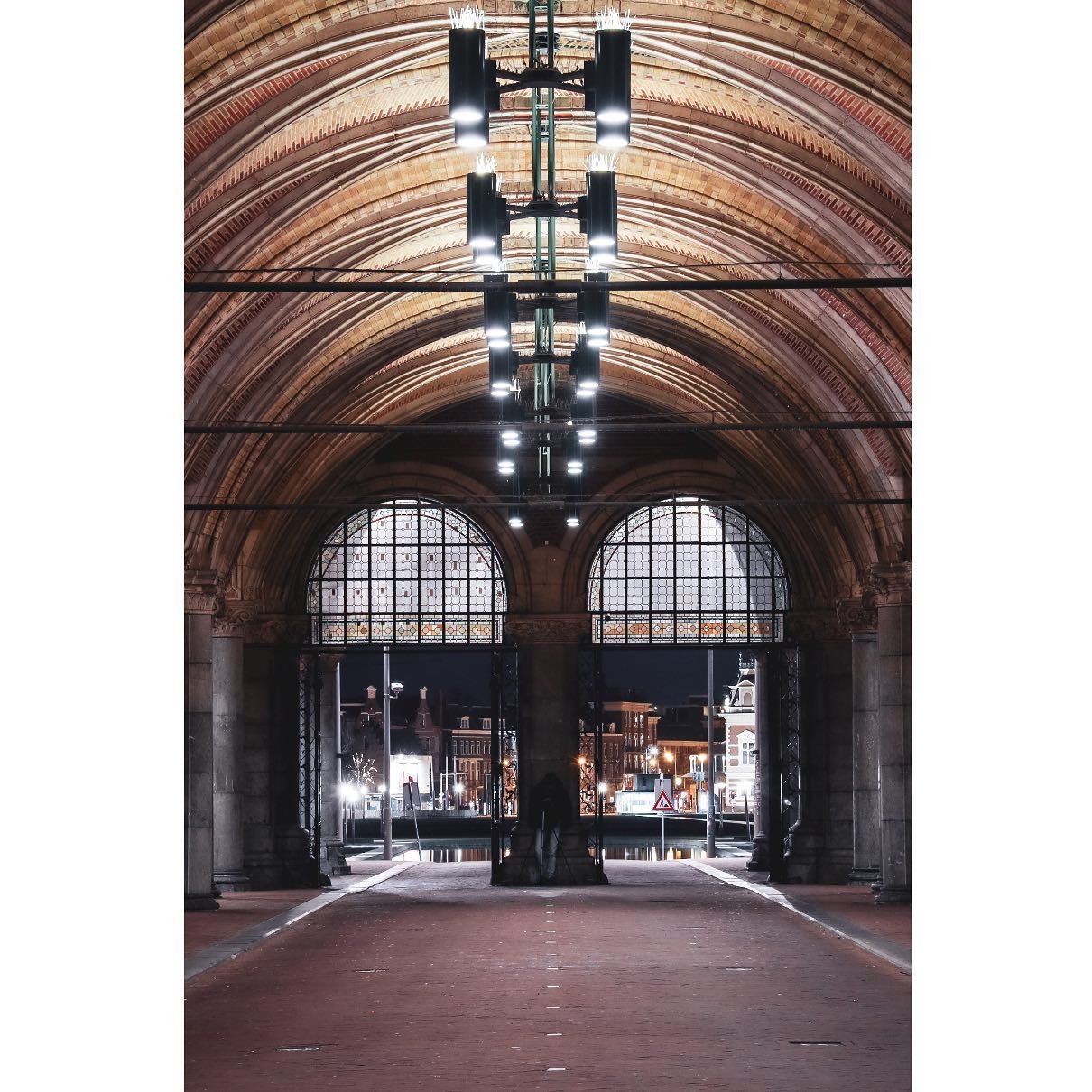 De Passage Rijksmuseum, Amsterdam Centre
⠀
The Atrium is made up of two spaces that are connected by way of a tunnel underneath the Passage. The Atrium has its entrance in the Passage. The original brick walls of the Passage have been replaced with l