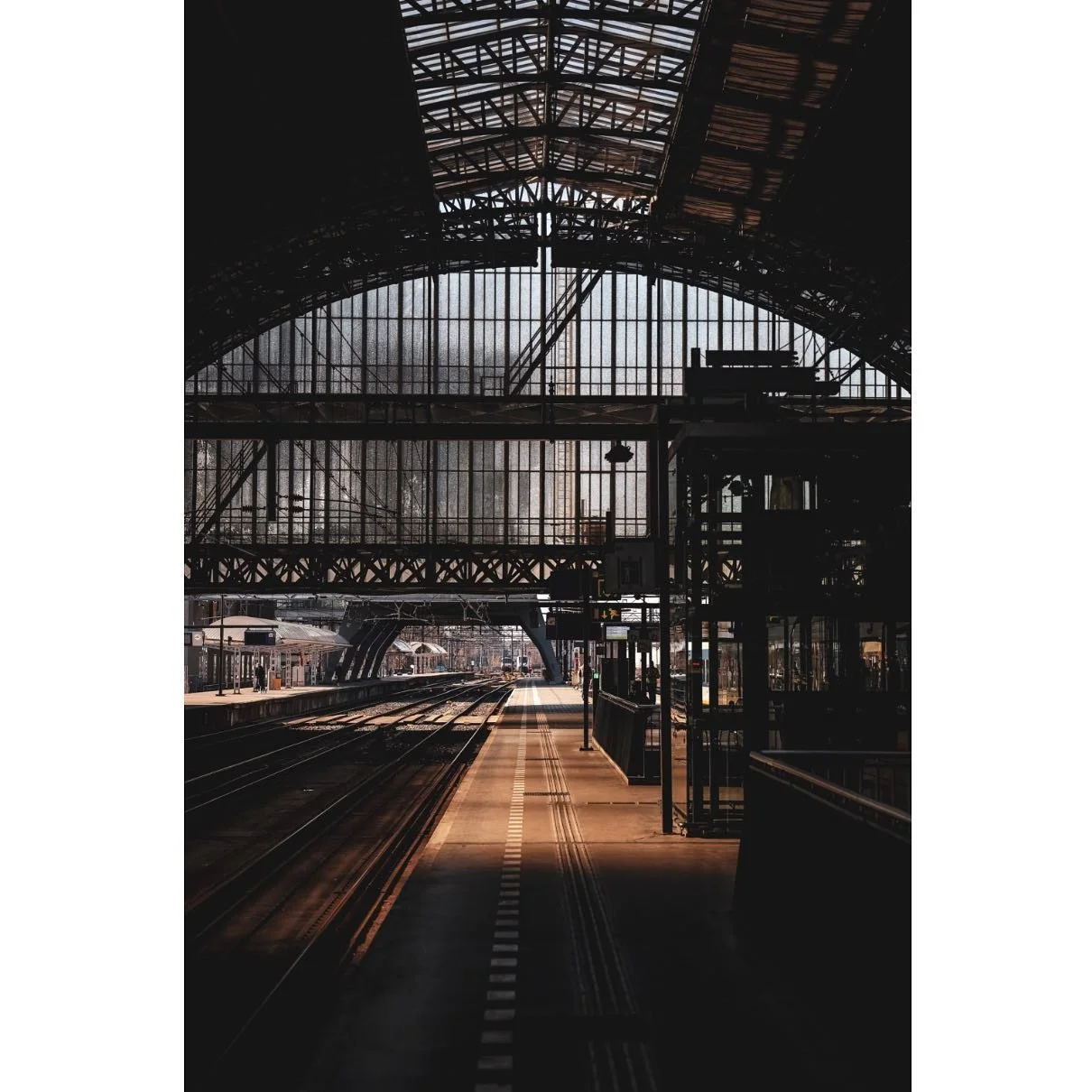 Amsterdam Centraal, Amsterdam
⠀
Definitely not your typical saturday afternoon on Amsterdam Central Station.
⠀
#amsterdam #iamsterdam #amsterdamcity #yumsterdam #amsterdamoost #iamsterdam #printoftheday #photography#amsterdamshots #amsterdamprints #a