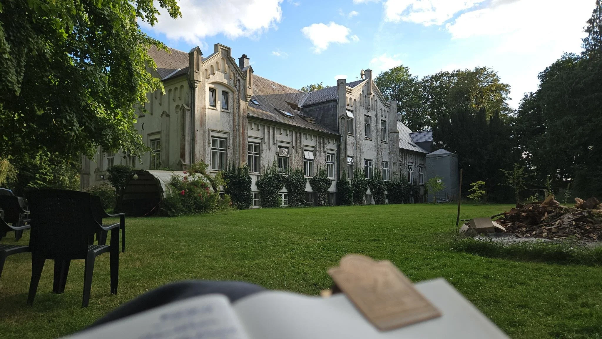 Blick auf das Haupthaus des Zen-Zentrum in Schönböken von der Rückseite