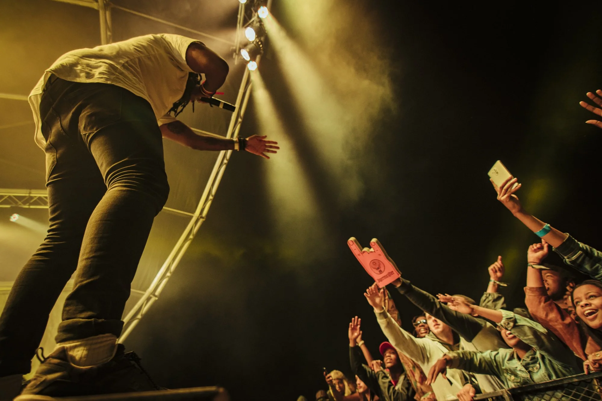 Aewon Wolf Performing