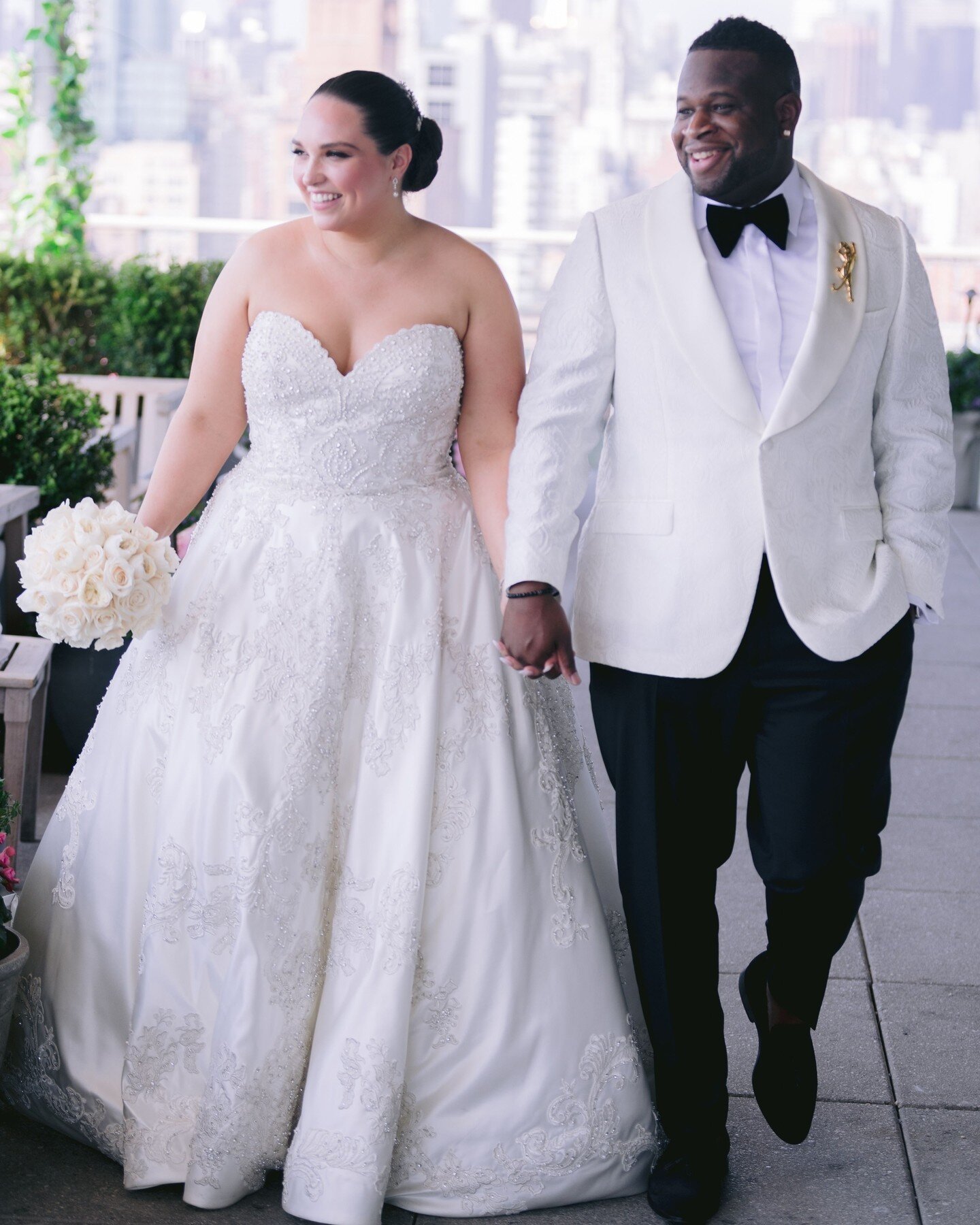 We make sure there are only smiles on your wedding day! #bigapplebride #bigapplebrideevents 

Photography: @alexknightstudio
Florals: @cityblossomsnyc
Planning: @bigapplebrideevents