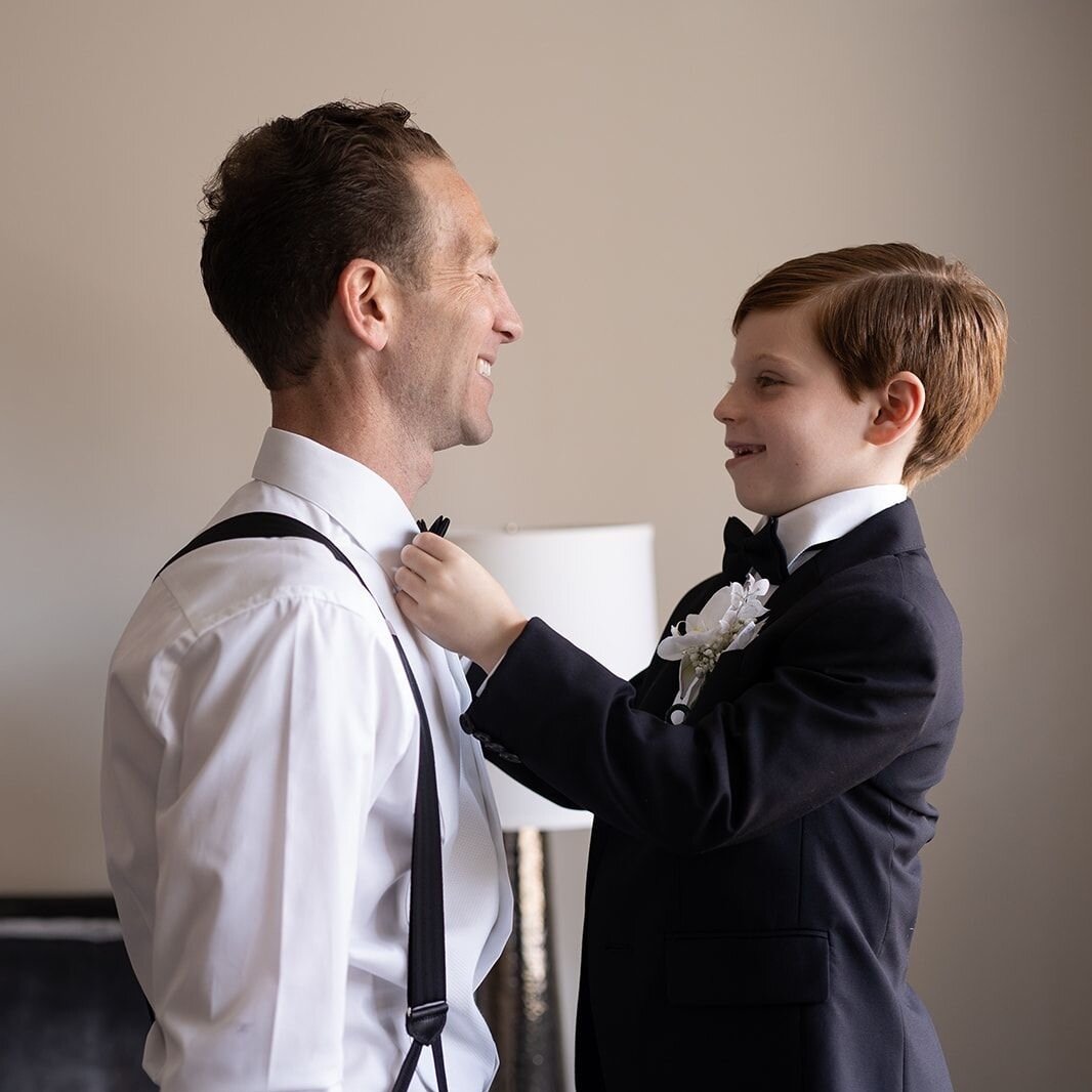 The groom always needs a little extra help on his wedding day 😉 #bigapplebride #bigapplebrideevents

Photography: @nathansmithstudios