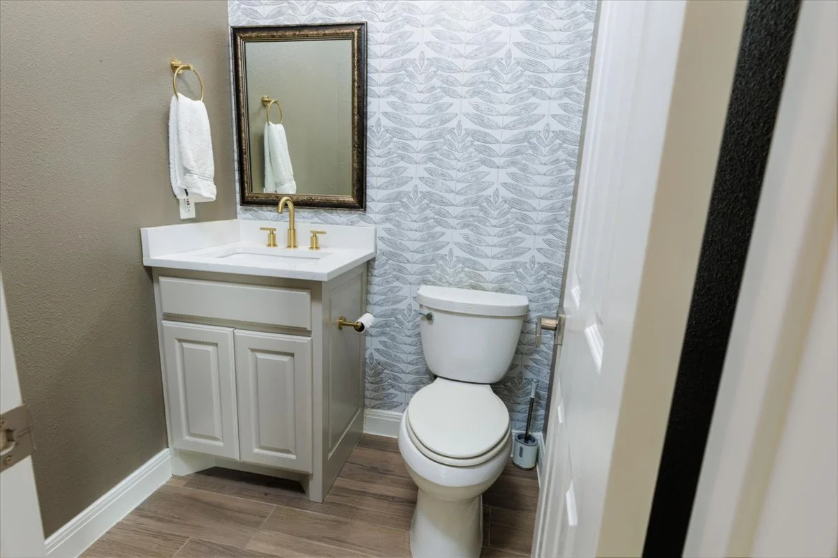 20-Guest Bathroom.jpg