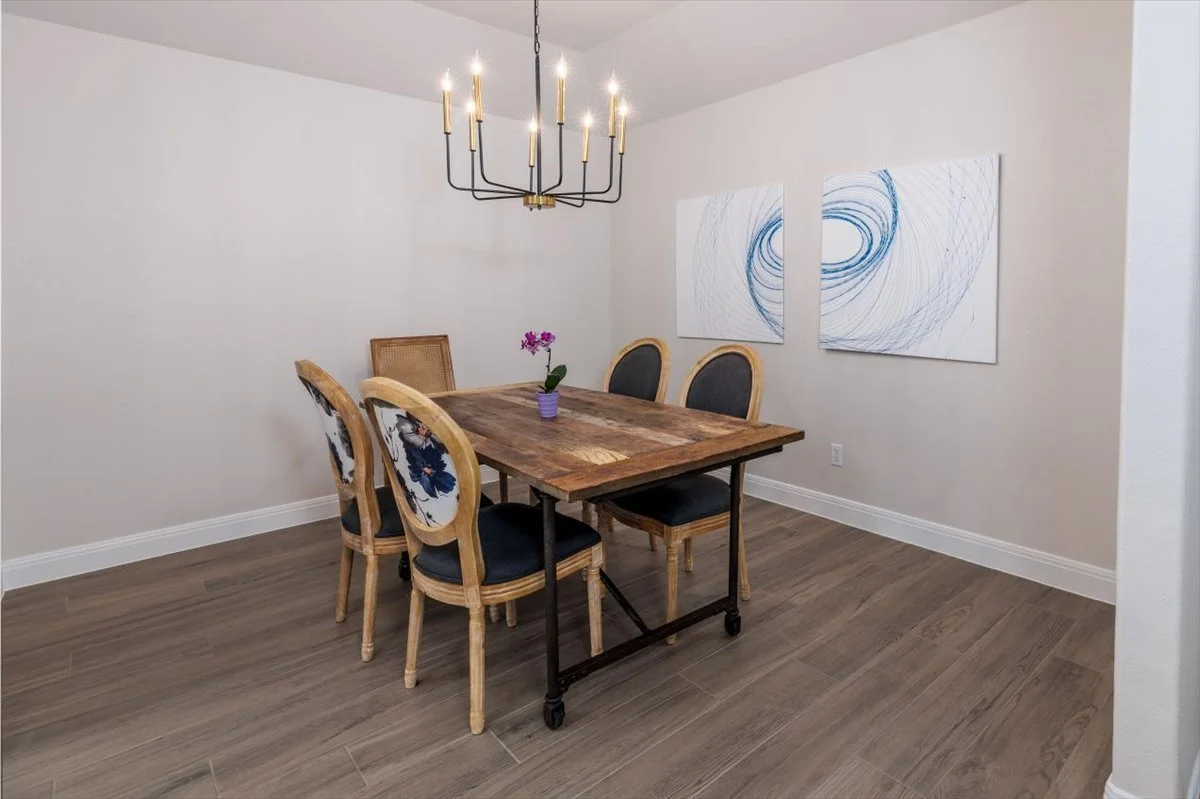 12-Dining Room.jpg