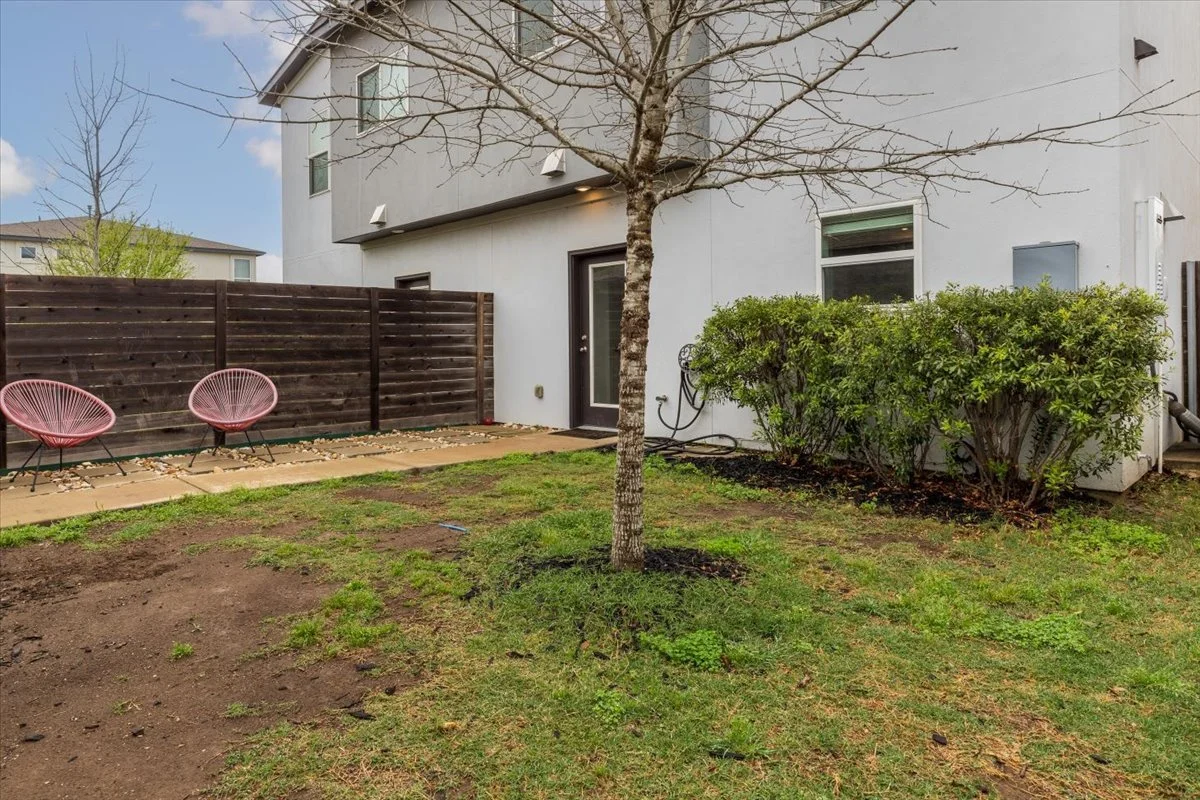 19-Back Yard.jpg