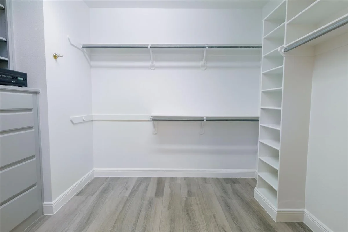 18-Master Walk-in Closet.jpg