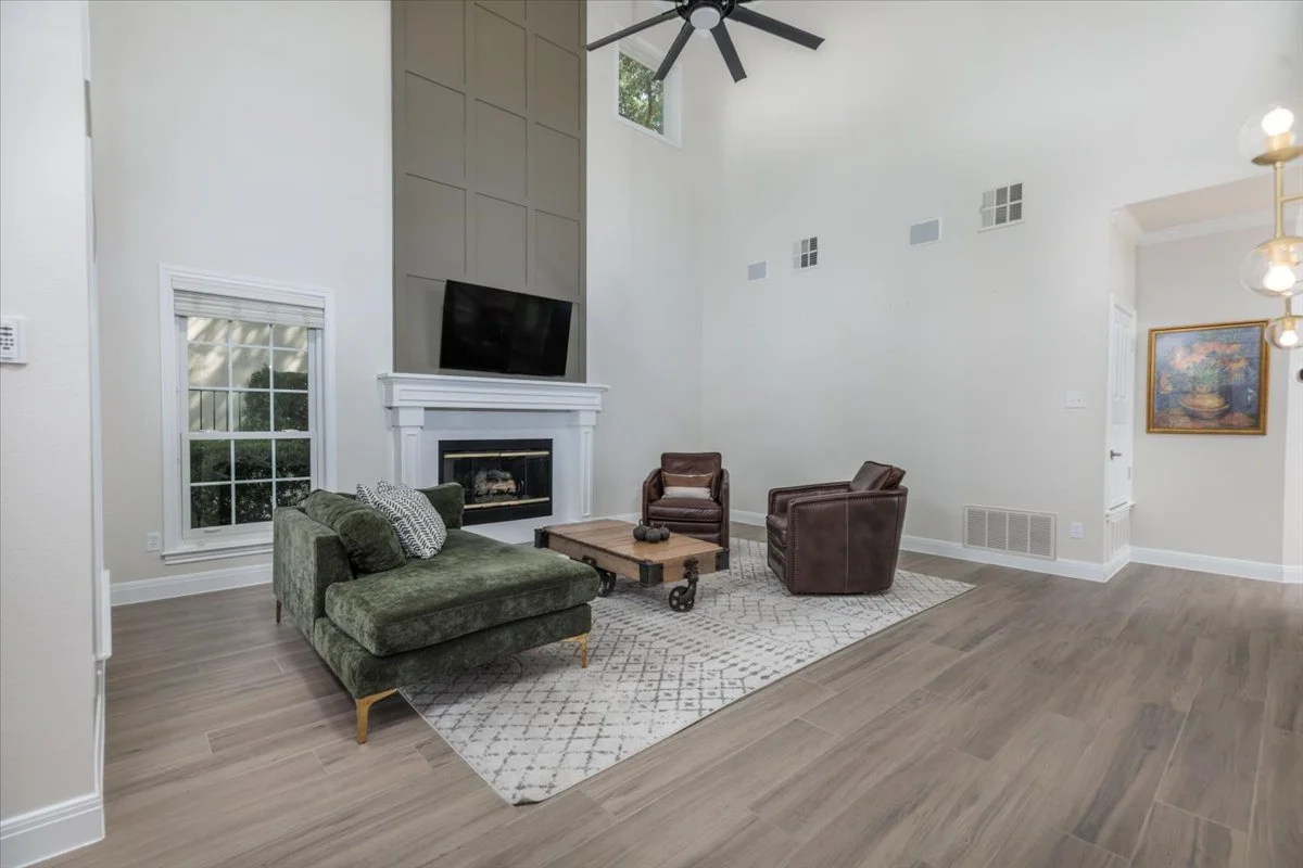 07-Living Room.jpg