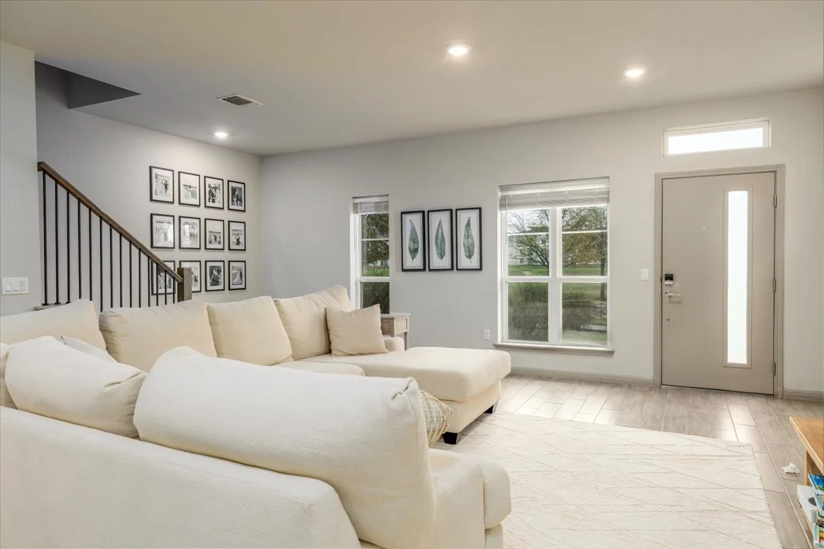 04-Family Room.jpg