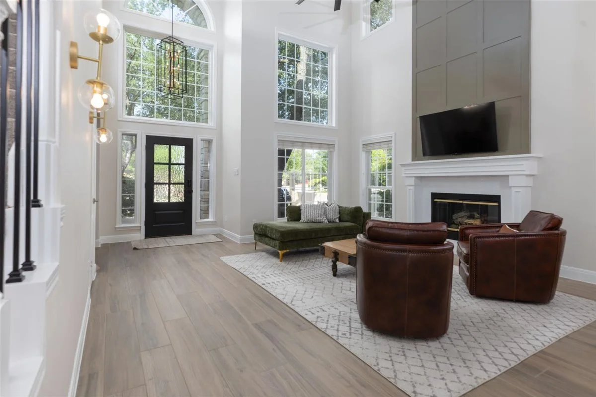 06-Living Room.jpg
