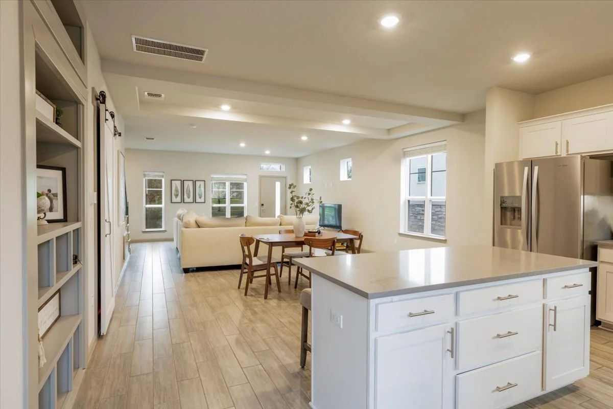 06-Kitchen to Dining.jpg