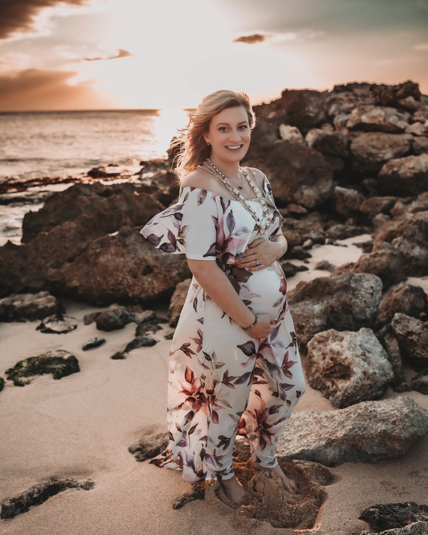 ✨ Magic in the Making ✨

I had the absolute honor of capturing this beautiful moment for an expecting mother during her vacation in Hawaii. Before sharing her joyous news with family, she chose this breathtaking backdrop to create the perfect announc