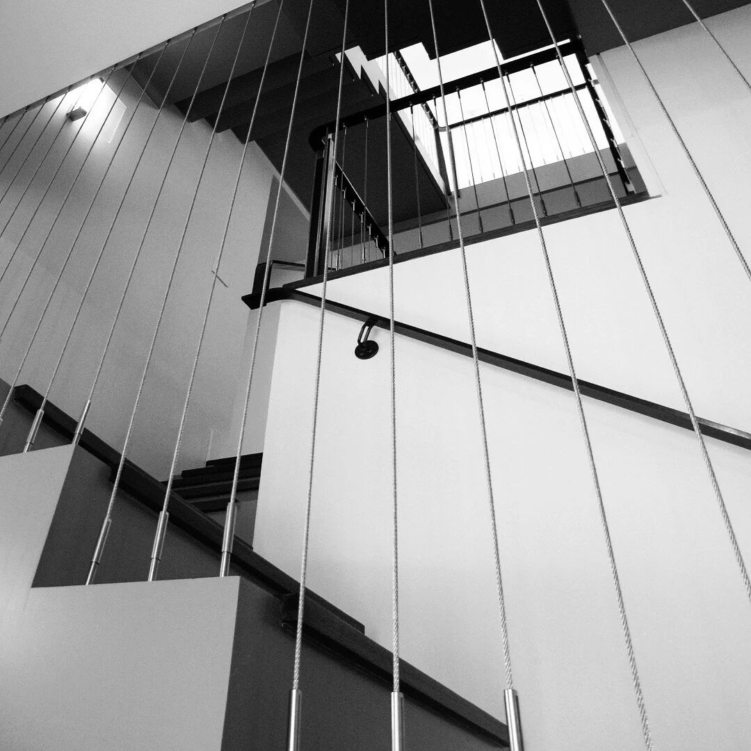 Steel handrail with stainless steel cable infill