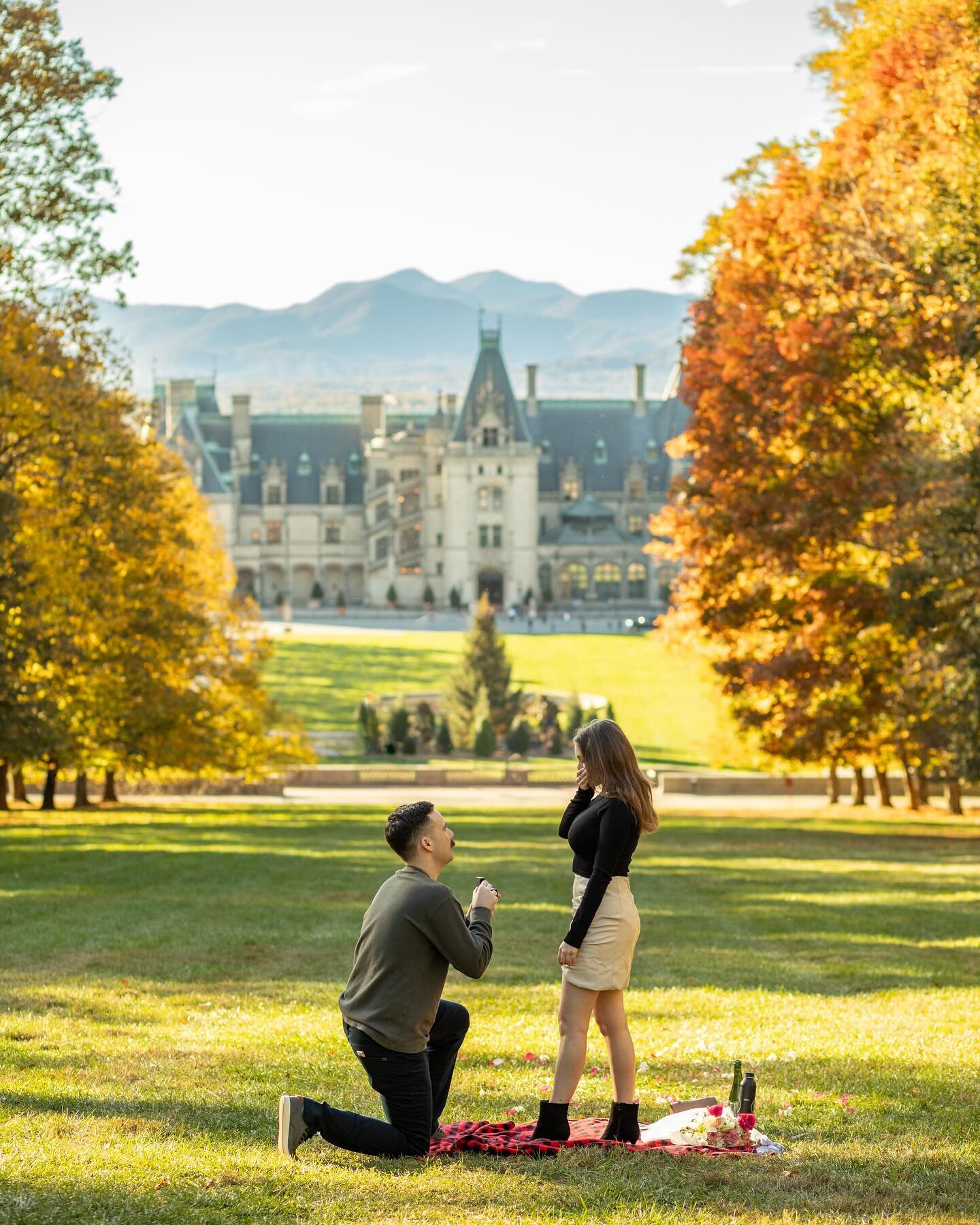 {Part 1} Oh autumn leaves 🍁 and a fresh breeze 🌬️ 
And of course, @biltmoreestate creating the very best background of all! 

It&rsquo;s no wonder she said yes to the man of her dreams 🥰💍 After months and months of long distance, these two made s