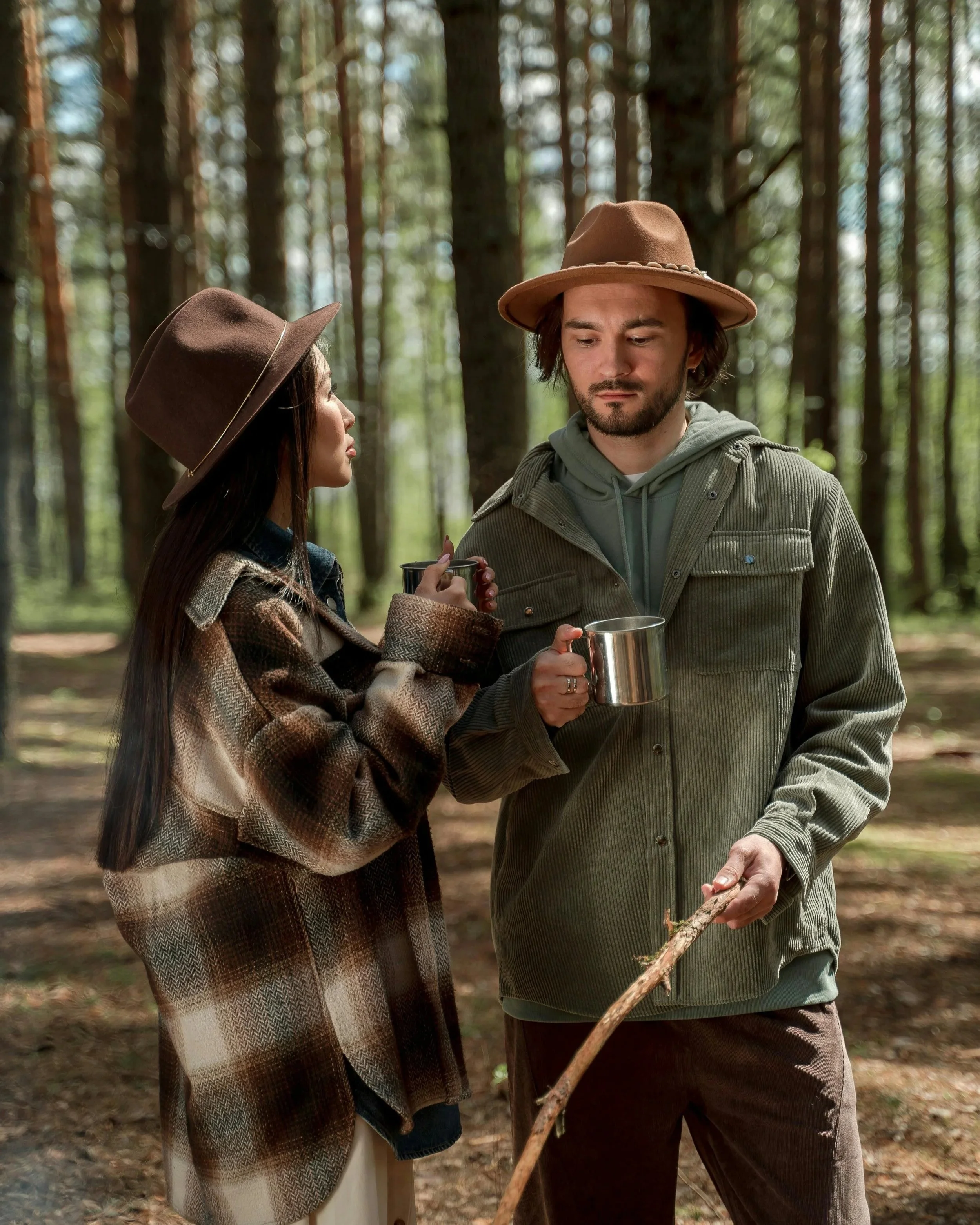 The pursue–withdraw loop: when one reaches and the other disappears