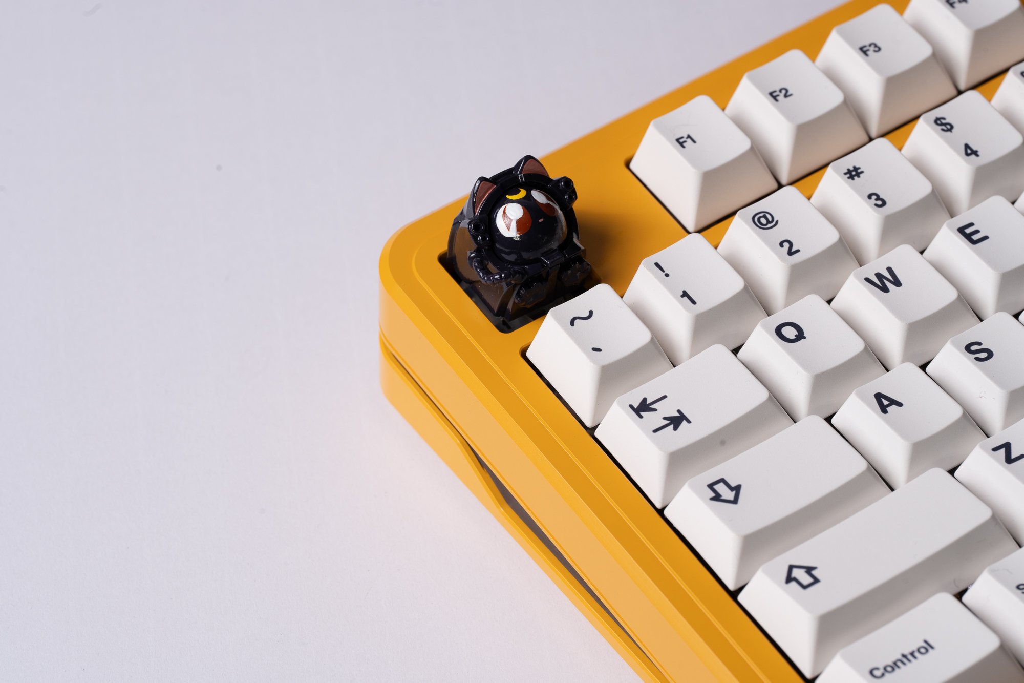 Luna Apollo Artisan Keycap —