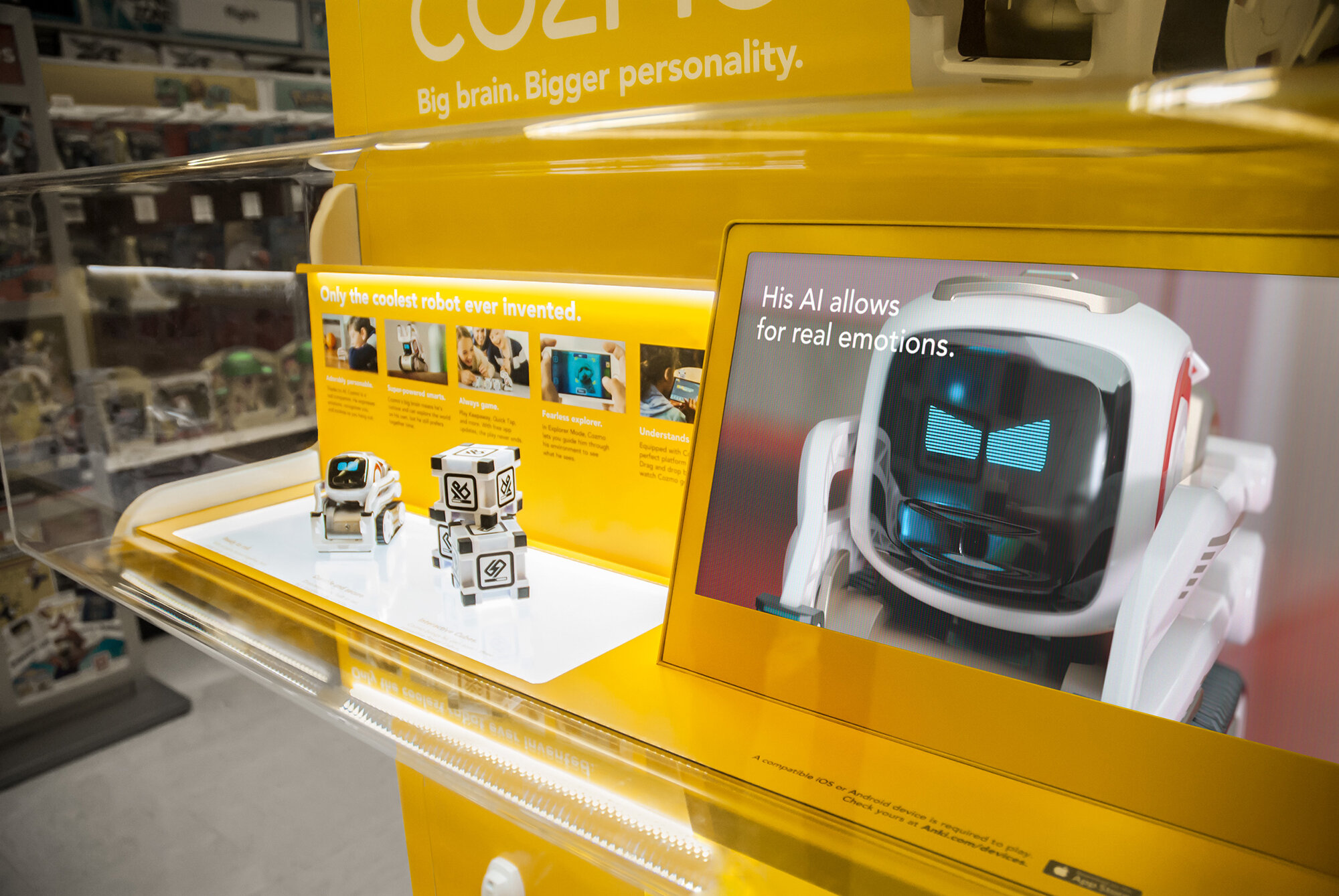 3_anki_cozmo_display_close.jpg
