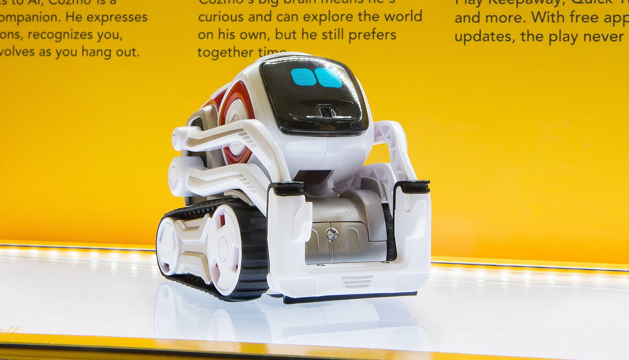 COZMO: 2D RETAIL DESIGN / MESSAGING