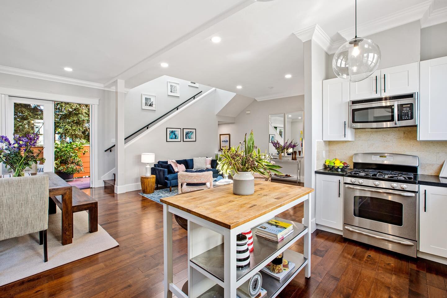 ✨JUST LISTED✨

1085 60th | Oakland
2 BED | 1.5 BATH |  1,332 Sq. Ft. 

Offered at $995,000

Constructed in 2008 this single-family residence was one of eight new homes built in NOBE (North Oakland, Berkeley, and Emeryville); in a leafy, quiet, intima