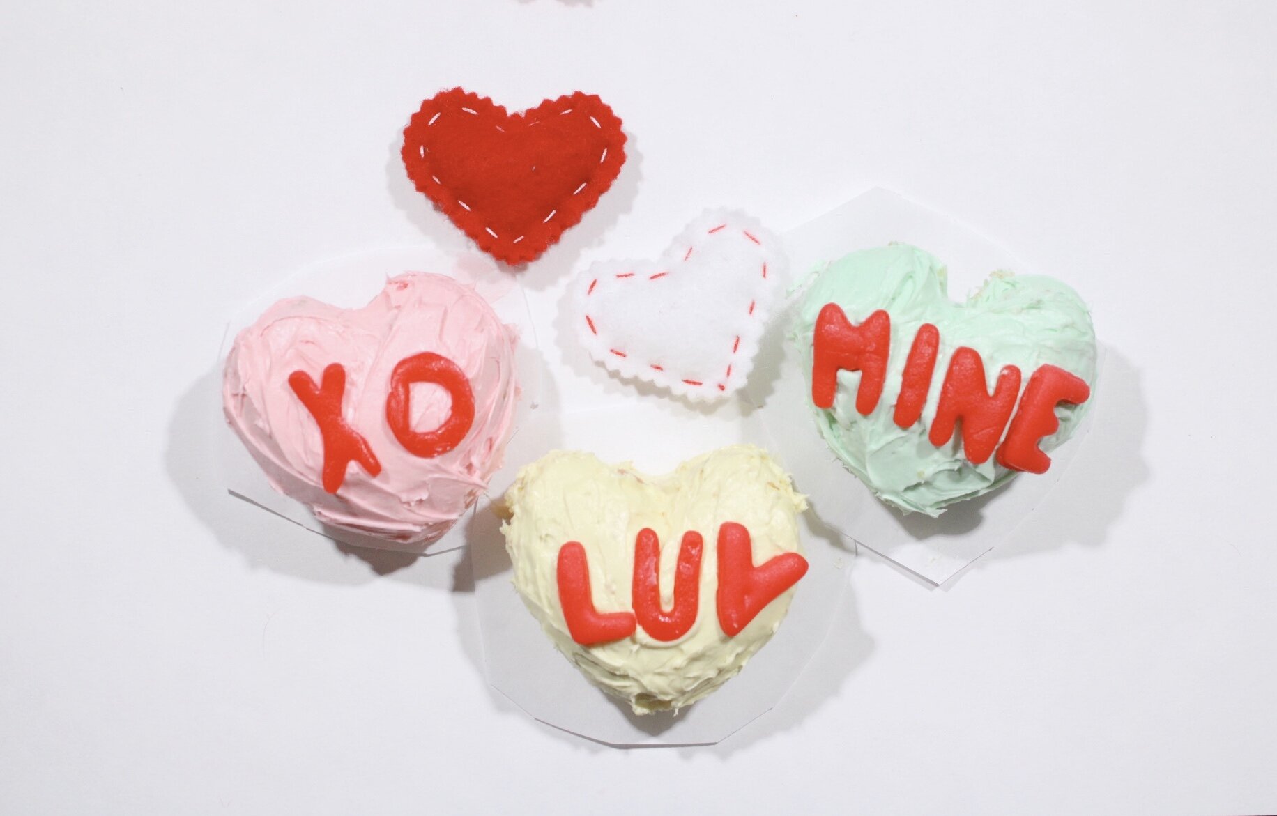 Baked Conversation Heart Mini Cakes&nbsp;