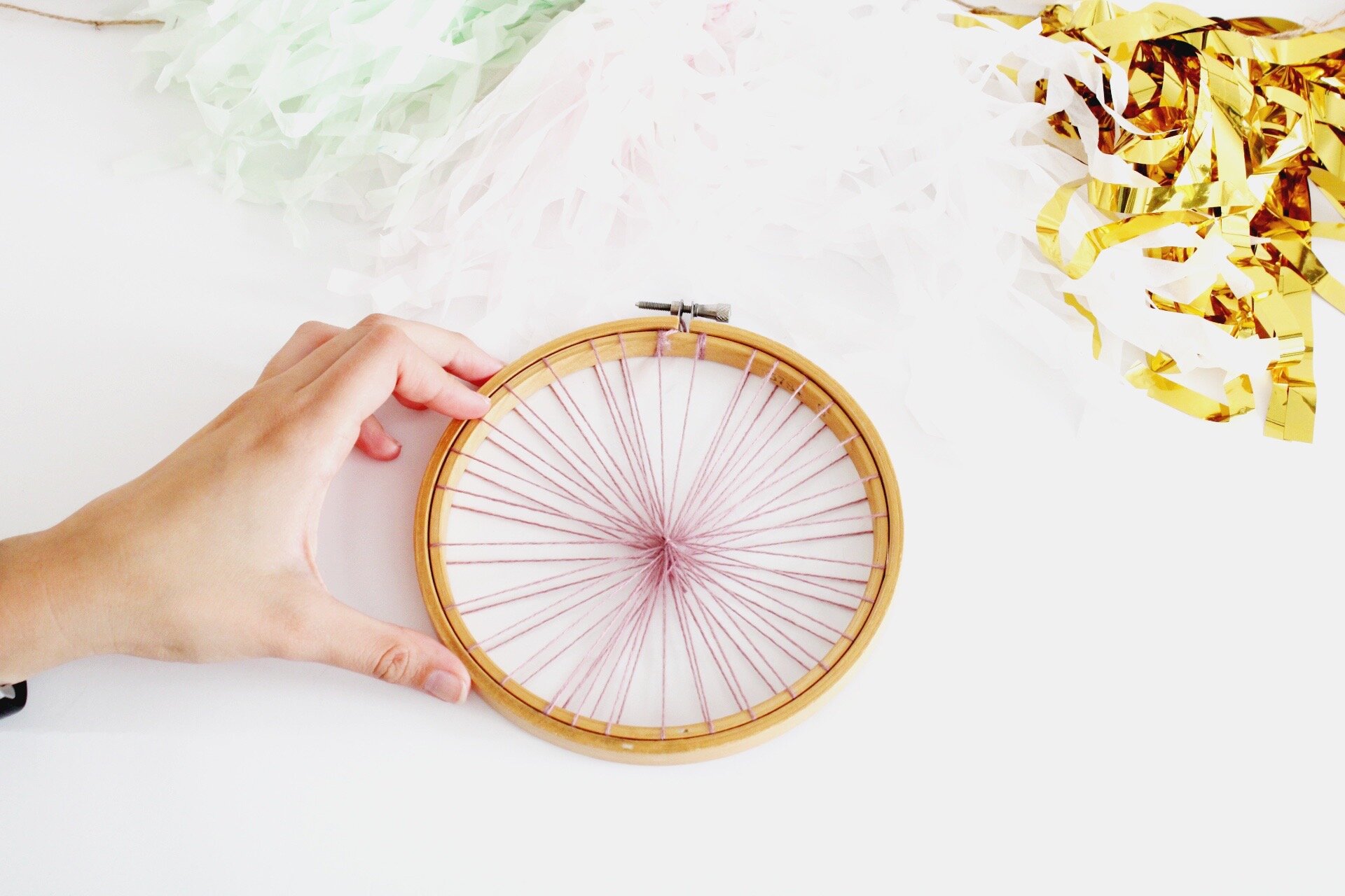 Weaving Lessons, How to Use an Embroidery Hoop as a Loom