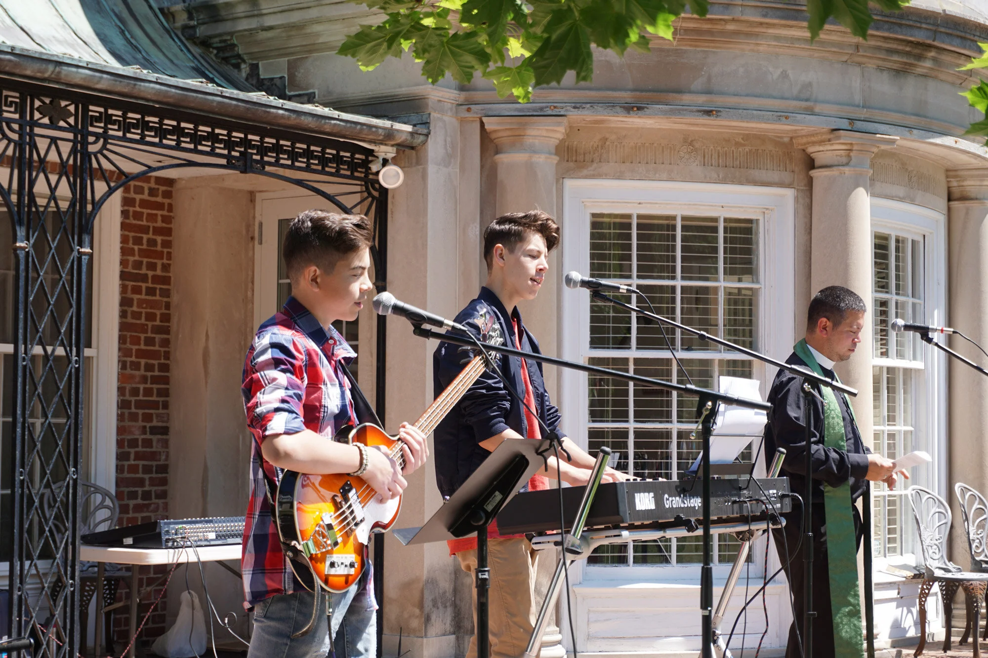 Anglican Church of the Redeemer Fills Franklin with Praise