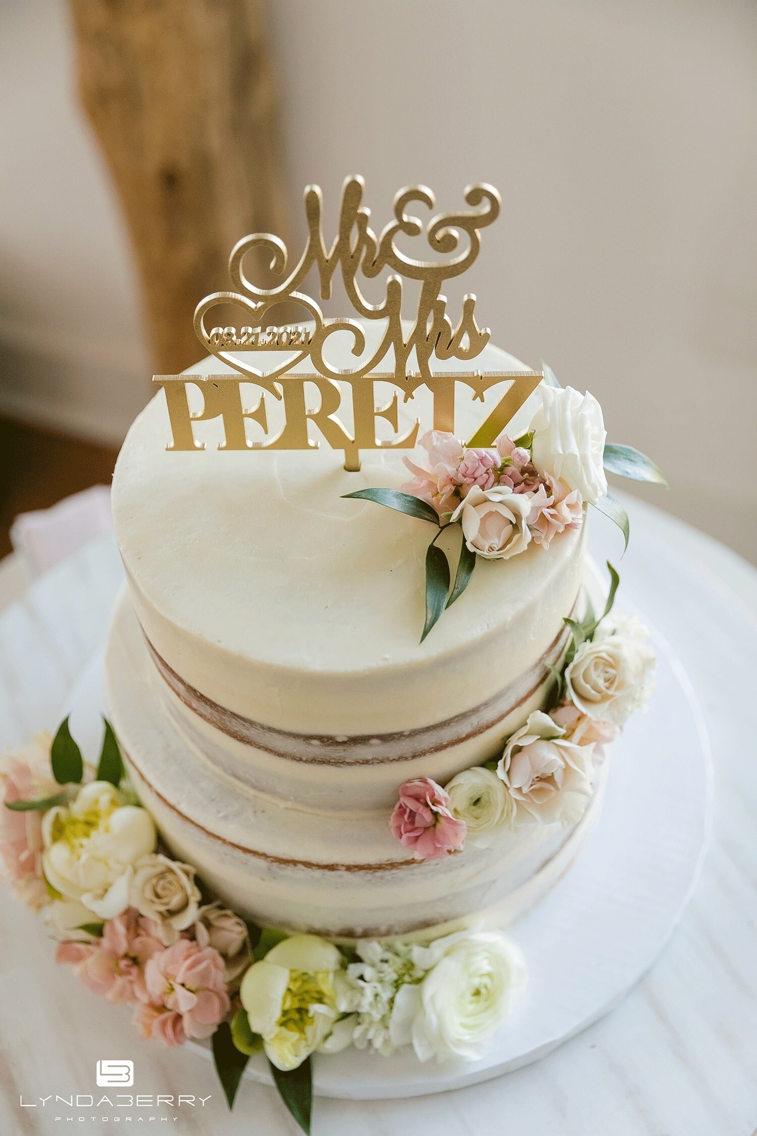 Wedding cake and fresh flowers