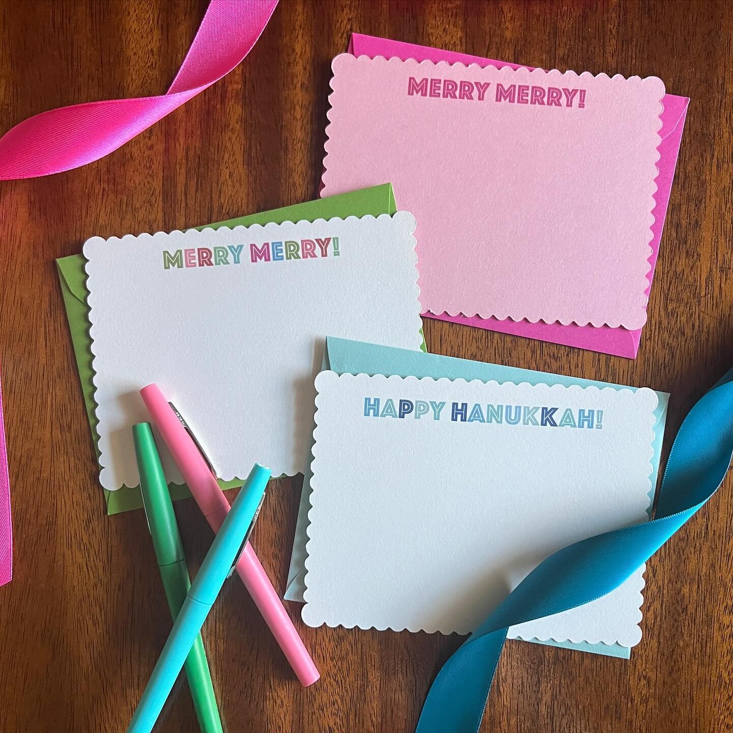 Make it Merry! Need a card to jot a note to a friend, neighbor or helper (✂️🧽🎹🧘🏽&zwj;♂️🎾⛸️🥋🪡💅📚)? I have you covered! Pick up one of  my notecards at @bbayerandco or @hollandandbirch in Homewood and Cullman.