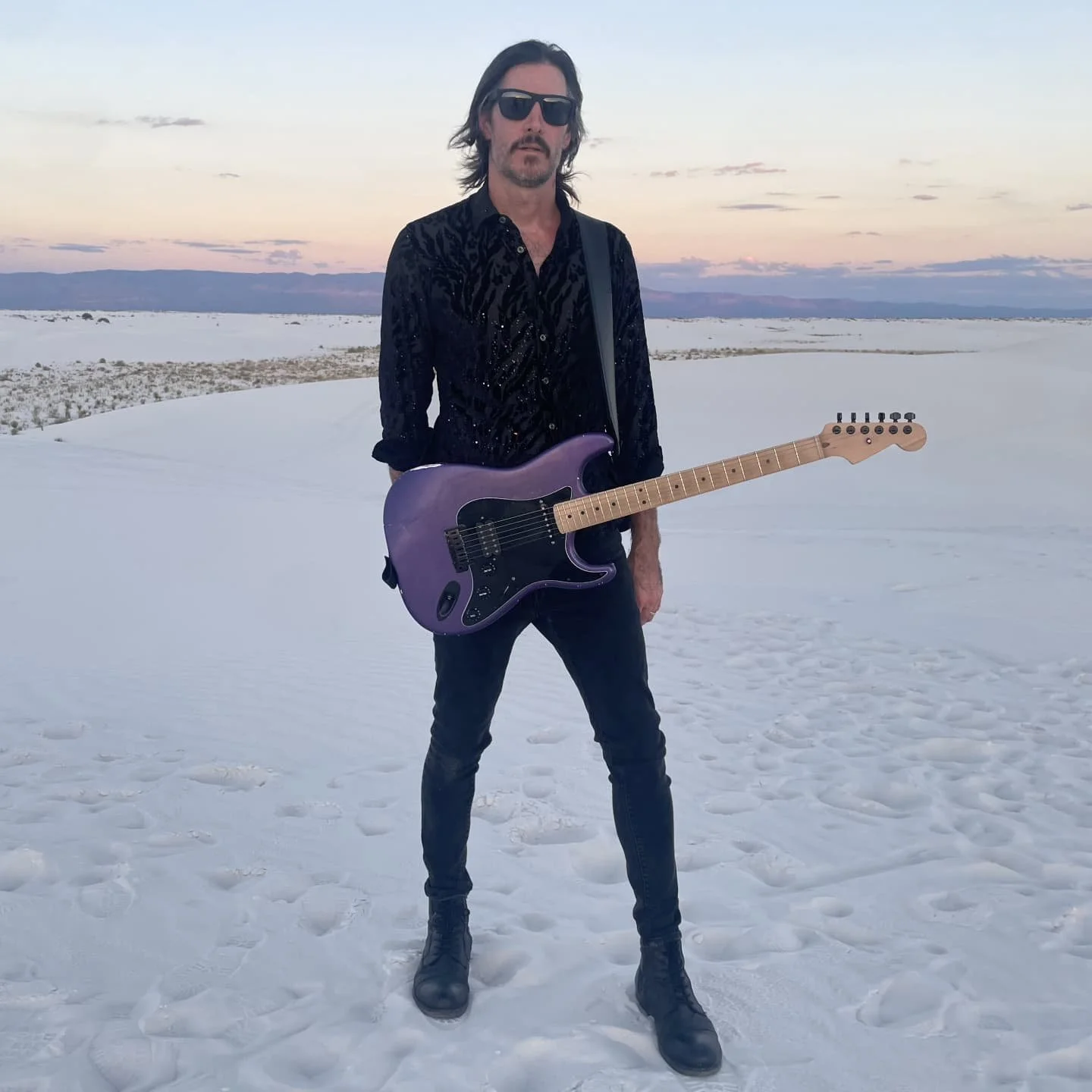 A few snaps from the video shoot for Dark Skies @whitesandsnps
☆
☆
Tour with @urbanheatband starts today! Catch us throughout the Western US this month.
