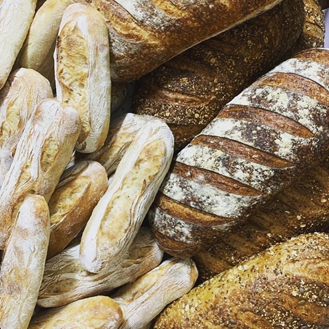 Did you know we now get all of our bread from @burnhambeechesbakery in Sherbrooke.
This is a local artisanal sourdough Bakery located at the iconic Burnham Beeches estate along side @chefbennett23&rsquo;s cafe @piggerycafeburnhambeeches.

This bread 
