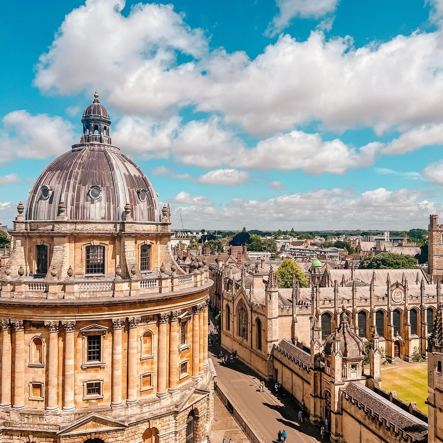 Next stop on our Harry Potter Tour: Oxford! 🎓✨ (Part 2 of 3)

Fun fact (or not-so-fun in our case): we visited on Open Day, which means most filming locations were closed to tourists. I had no clue this was even a thing (yes, stupid American here) a