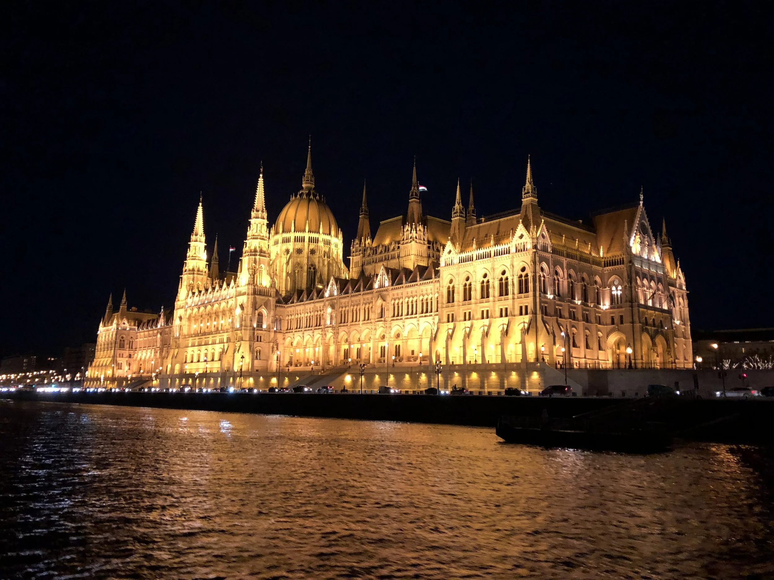 2 Days in Budapest: Winter Charm, Warm Baths &amp; Sparkling Nights