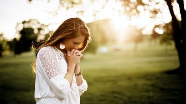 ISFJ woman humble