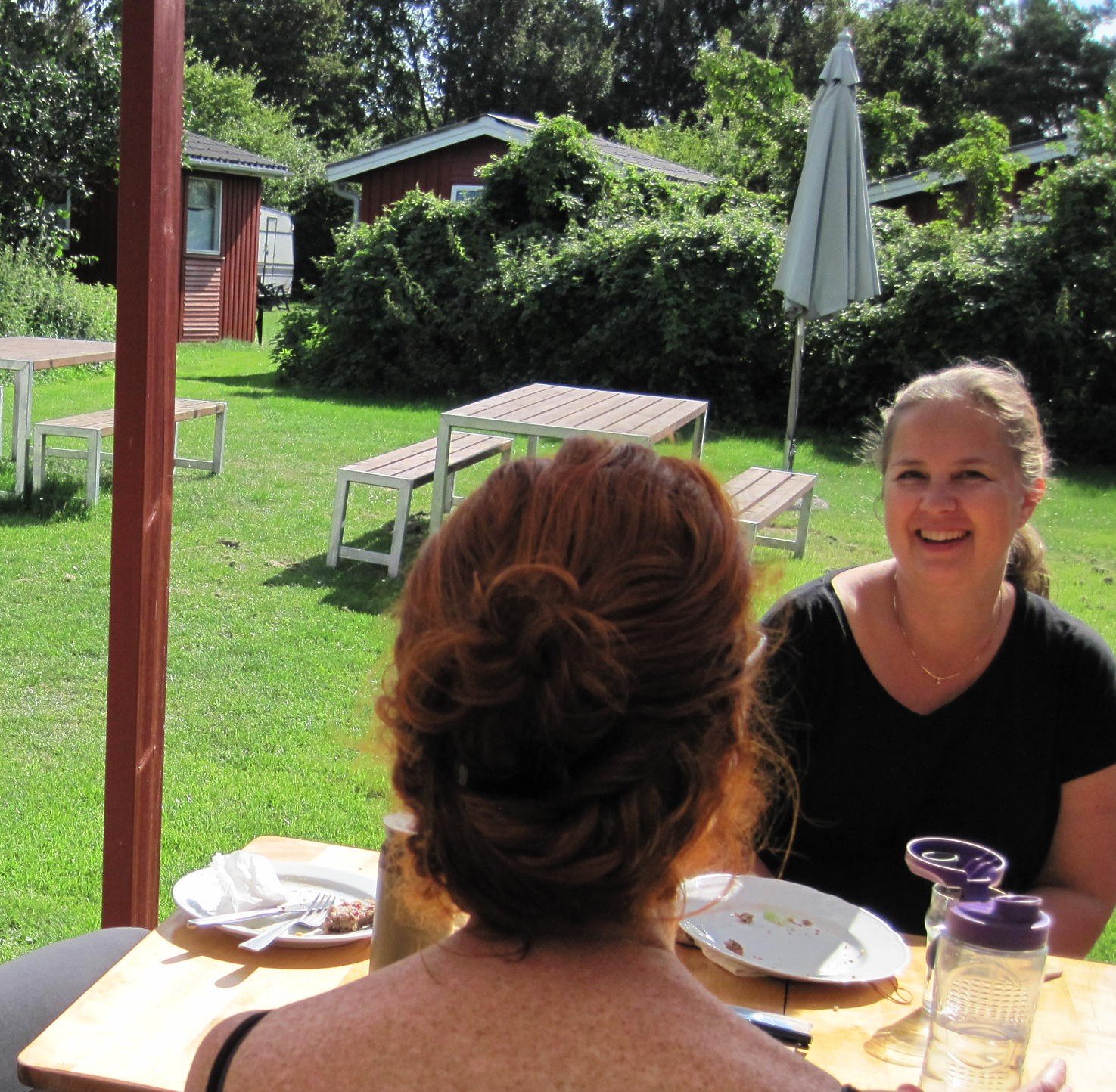 Glade ansigter udenfor.jpg