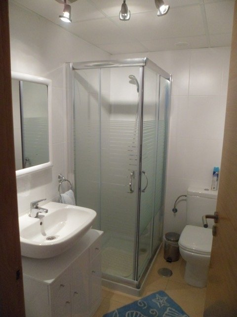 Shower room 2.JPG